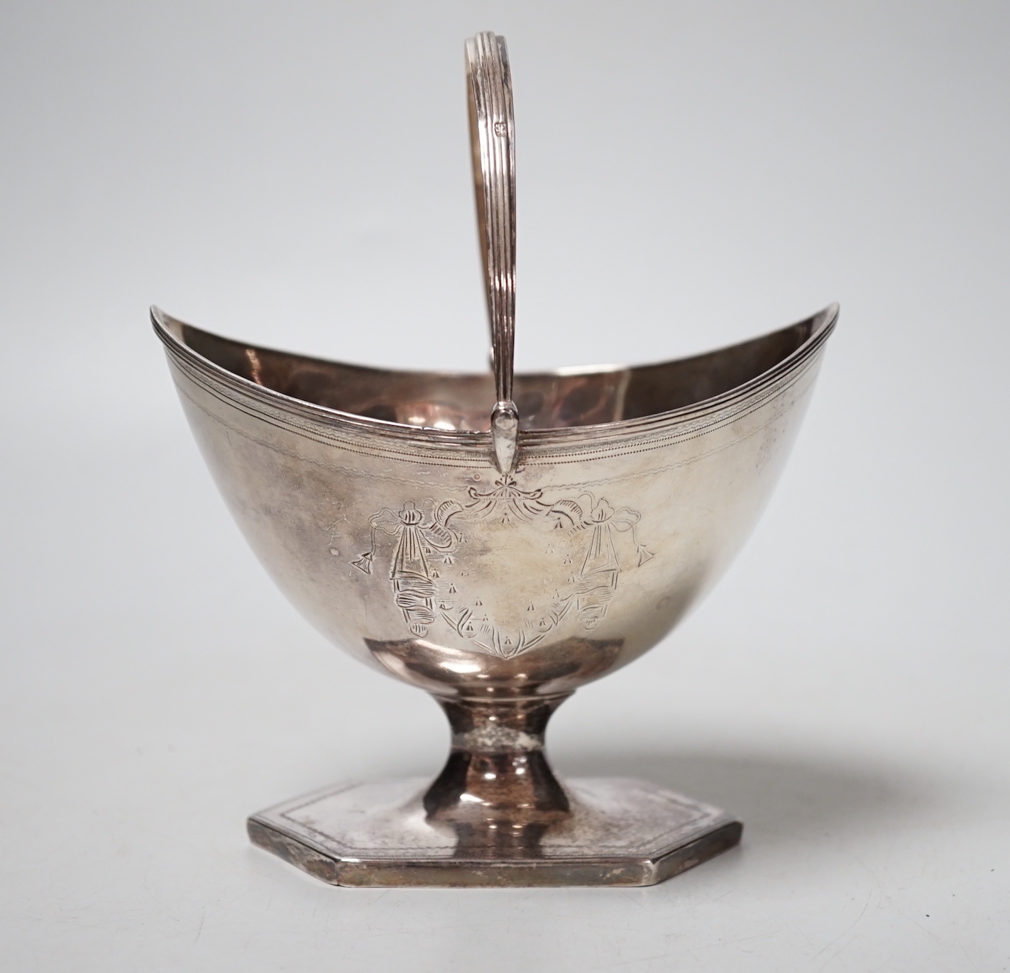 A George III silver boat shaped pedestal sugar basket, London, 1791, length 12.5cm, 5.3oz.